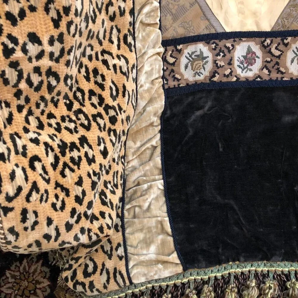 NWT ALEXANDRA’S ACCENTS Opulent Throw Gold Damask Black Leopard Chenille 60x44